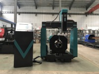 Découpeuse de tuyau de plasma de CNC de 5 axes pour le mandrin 500mm 800mm de tube en métal
