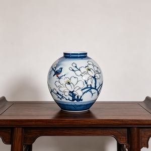 <span class=keywords><strong>Vase</strong></span> en <span class=keywords><strong>porcelaine</strong></span> bleu et blanc avec motif de magnolia et d'oiseaux peint <span class=keywords><strong>à</strong></span> la main pour une décoration élégante de la maison - Product Image 5