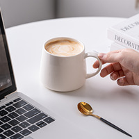 Tasses à café nordiques en céramique artisanale, 12 oz, avec anse, forme poire, en grès noir mat ou porcelaine blanche brillante, style minimaliste