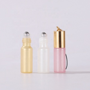 Botellas de Vidrio con Rodillo Dorado de 5 ml y 10 ml, Pared Gruesa, Acabado Perlado Brillante, con Bola Rodante y Tapa Dorada para Perfume - Product Image 5