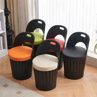 Tabouret rond bas pour salon à prix abordable, chaises empilables en plastique avec structure en PP et coussin en cuir