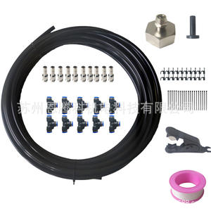 Système de pulvérisation rapide bleu-noir avec tuyau de 10 m, 12 buses et 14 connecteurs pour le refroidissement et l'humidification des jardins - Product Image 1