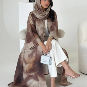Abaya Abierta con Estampado de Madera Marrón Personalizada Leduo con Hiyab a Juego para Mujer – Caftán Holgado y Modesto - Product Image 1