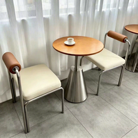 Ensemble de table et de chaises de style industriel moderne en acier inoxydable pour restaurant, café, salon de thé, pâtisserie