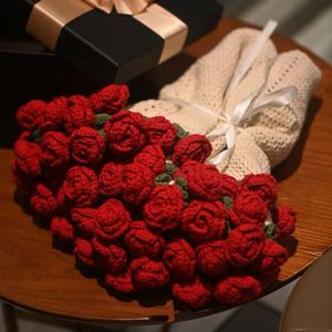 Manta de punto de ganchillo con diseño de rosas y cuadrados de abuela, regalo de Navidad en tendencia 2026, sólida/con personajes, para las cuatro estaciones - Product Image 3