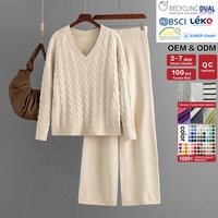Ensemble décontracté deux pièces pour femme : pull ample à col en V en maille torsadée avec capuche, pantalon large à motif écossais et double logo, manches longues, collection automne