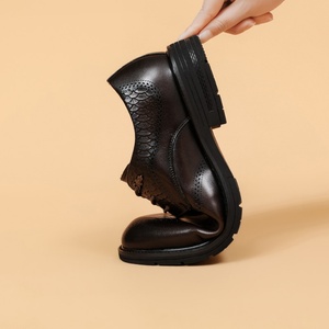 Chaussures Derby pour hommes en cuir pleine fleur haut de gamme, imperméables, avec broderies décoratives, pour tenue d'affaires formelle, collection automne - Product Image 4