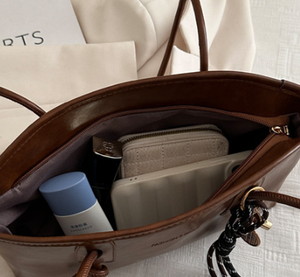 High-end Textured Retro PU <strong>Solid</strong> Color Large-capacity Zipper Shoulder <strong>Bag</strong> with Polyester Lining for Women Autumn and Winter - Product Image 4