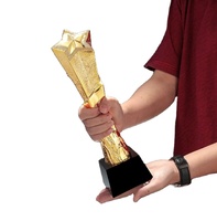 Trophées et récompenses en résine gravés au laser de style pyramidal, écologiques, en gros, à prix abordable, et plaques vierges personnalisables