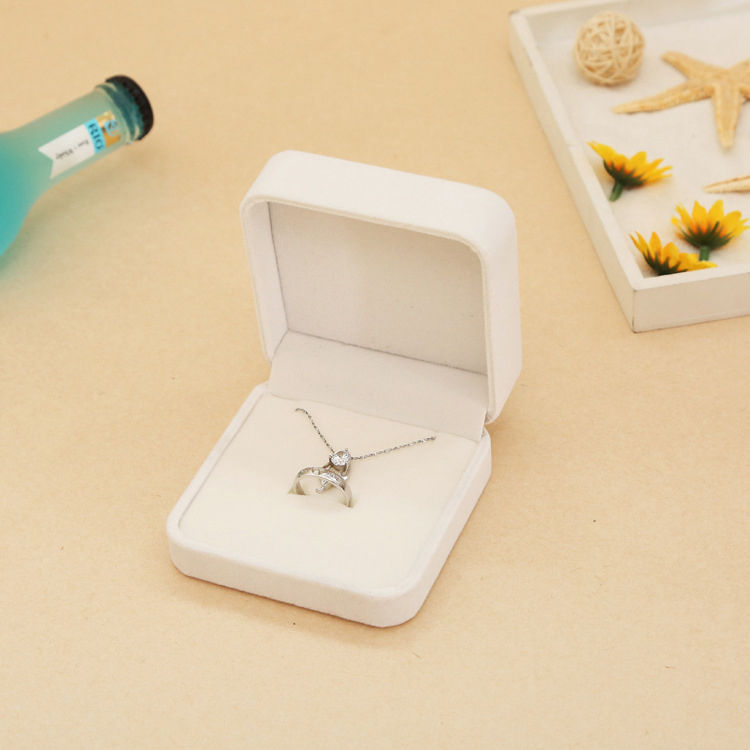 B: 7*7*4cm pendentif boîte