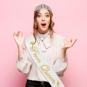 महिला टियारा और क्राउन सिल्वर लड़कियों के लिए प्रोम क्वीन सैश हेडबैंड और क्राउन सिल्वर लड़कियों कॉस्प्ले राजकुमारी खुश घर - Product Image 4