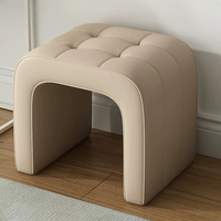Repose-pieds minimaliste en forme de U, tabouret rembourré en cuir PU capitonné, tabouret de coiffeuse moderne avec base ouverte