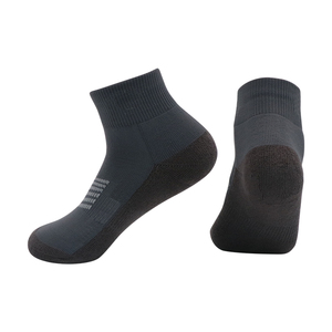 Mens Trực Tuyến Giá Rẻ Cotton Màu Đen Trắng Màu Grey Thoải Mái Cao Cấp Bóng Rổ Đệm Giữa Crew Vớ Thể Thao Với Tùy Chỉnh In Gói - Product Image 4