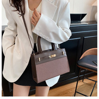 Bolso Pequeño de Hombro con Textura Moderna, Nuevo Bolso de Mano para Mujer con Diseño en Contraste