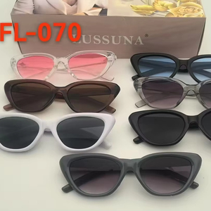 Occhiali Snellenti per il Viso, Design in Metallo, Tendenza Europea 2025, Stile Influencer - Product Image 1