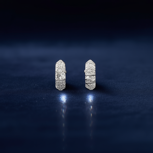 Pendientes Huggie de Oro Blanco E3507 con Cristales de Estrás y Engaste de Canal, Joyería de Lujo para Mujer - Product Image 2