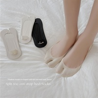 Chaussettes de cheville invisibles en coton sans couture, classiques pour femmes, anti-dérapantes à deux doigts, collection été 2025 OEM