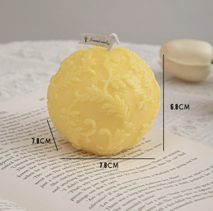 Bougie sphérique à motif de roses exquises, avec une teinte douce de lavande et une mèche en coton pur, pour une décoration de mariage romantique et un intérieur chaleureux - Product Image 5