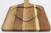 Houten snijplank met handvat, geschikt voor brood, vlees, fruit, kaas en het serveren.