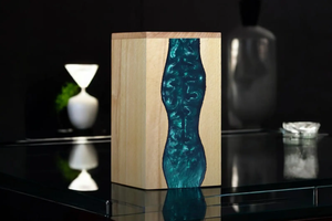 โกศบรรจุอัฐิราคาประหยัด รูปทรงสี่เหลี่ยมผืนผ้า ผิวขัดเงา พร้อมฐานไม้ - Product Image 5