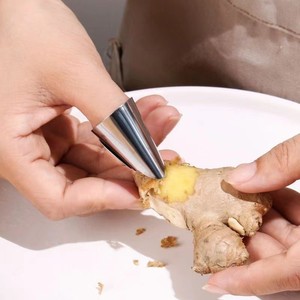 Protège-doigts en acier inoxydable pour éplucher l'ail, pour une utilisation en cuisine - Product Image 1