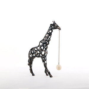 Venta al por mayor de lujo de metal fundido de jirafa escultura de estilo contemporáneo novedoso diseño de interiores para decoraciones de oficina - Product Image 6