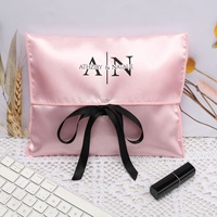 Sac à poussière en satin rose de luxe avec logo personnalisé imprimé en gros, enveloppe en satin pour vêtements, chaussures, chapeaux, perruques, emballage de perruques
