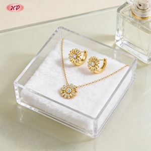 เครื่องประดับเฮงเตี้ยน ต่างหูห่วงรูปดอกเดซี่ชุบทอง 18K และจี้ ชุดเครื่องประดับแฟชั่นขายส่ง สำหรับผู้หญิง ลุคฤดูใบไม้ผลิ/เดท/ปาร์ตี้ - Product Image 5