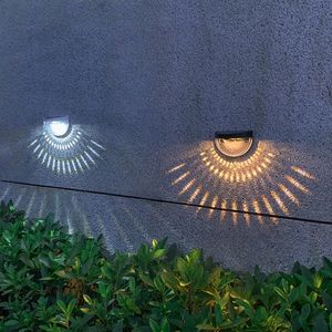 Lampes solaires étanches pour clôture, alimentées par l'énergie solaire avec lentille LED ultra-lumineuse, éclairage constant de plus de 12 heures pour terrasse, jardin, patio, piscine, mur - Product Image 1