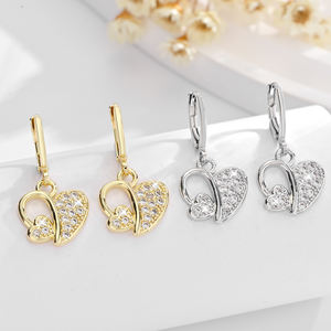 ต่างหูห่วงทองแดงชุบทอง 14k คุณภาพสูง ดีไซน์หรูหรา ประดับเพชรแบบ Claw Setting สำหรับงานปาร์ตี้ เครื่องประดับผู้หญิง ขายส่งปี 2025 - Product Image 1