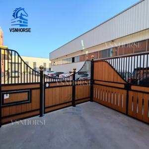 Hochwertige Pferdebox-Rückwand mit Zugangstür für Moderne Stallorganisation und Pferdestall-Sicherheit - Product Image 4