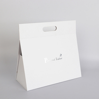 Boîtes pliantes en carton noir mat de haute qualité, recyclables et biodégradables, avec logo personnalisé en relief pour l'emballage