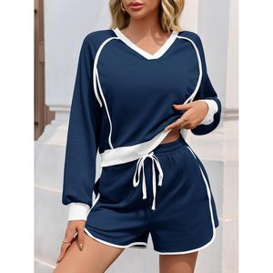 Fisoew Conjunto de chándal de 2 piezas para mujer, sudadera corta con cuello en V, pantalones cortos de cintura alta, conjunto informal holgado para entrenamiento de primavera - Product Image 3