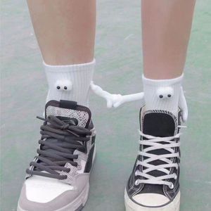 Calcetines Lindos con Efecto Magnético, Calcetines Negros y Blancos hasta la Pantorrilla, Calcetines de Algodón Transpirable para Mujer - Product Image 2