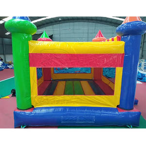 Château gonflable classique facile à installer avec tours colorées pour les centres de jeux intérieurs et les événements festifs pour enfants - Product Image 5
