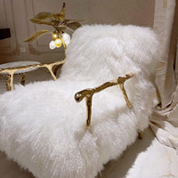 Fauteuil en cuivre de style italien luxueux avec tissu en laine naturelle, adapté au salon comme pièce de mobilier de détente