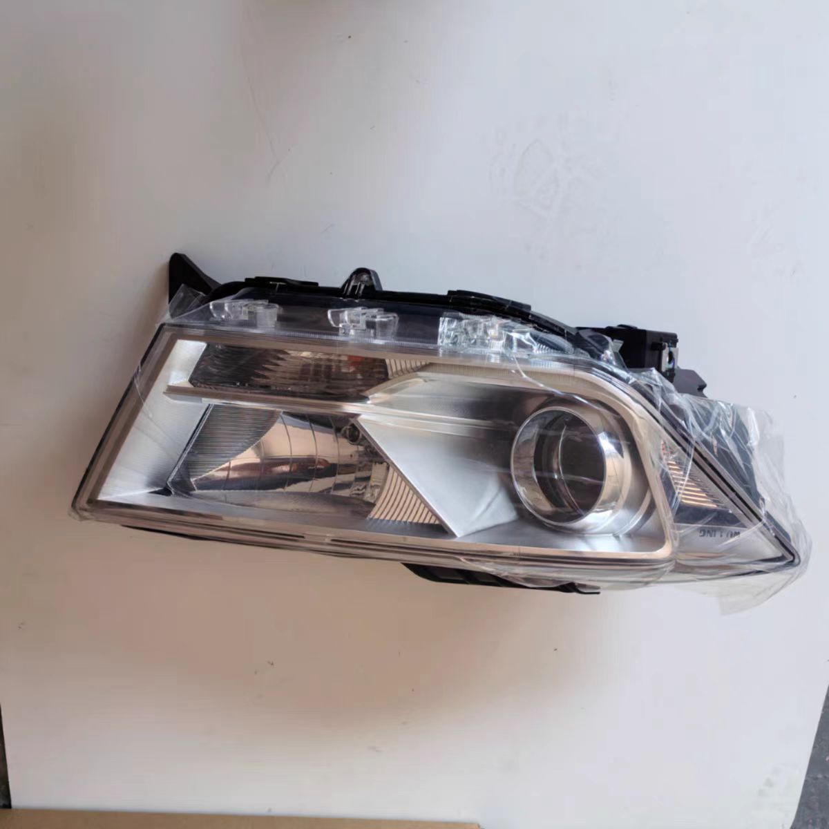 Car Lighting Systems Auto Head Lights OEM 23586818 Car Headlamp for Wuling Hongguang S18 Auto Car Head Lamp Auto Parts Image 4