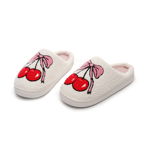 Pantoufles douces et moelleuses en peluche à imprimé cerises, grandes tailles, pour femmes, idéales pour la maison - Product Image 4