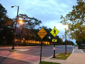Panneau de signalisation routière en aluminium en forme de losange. Prix de vente direct d'usine. Les couleurs et les tailles peuvent être personnalisées. - Product Image 6