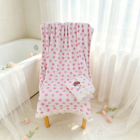Ensemble de serviettes en polaire corail doux, imprimé dessin animé, brodé, pour la maison, le bain, usage quotidien, avec bordure en dentelle volantée, moelleux, absorbant, cadeau