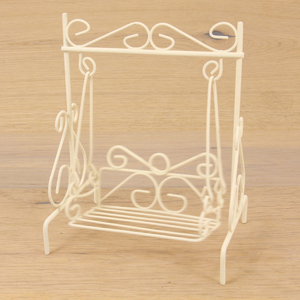 Mini Columpio Blanco Estilo Hollywood, Diseño Tradicional, Columpio de Patio para Exteriores, Material Metálico, Altura Aprox. 9 cm - Product Image 1