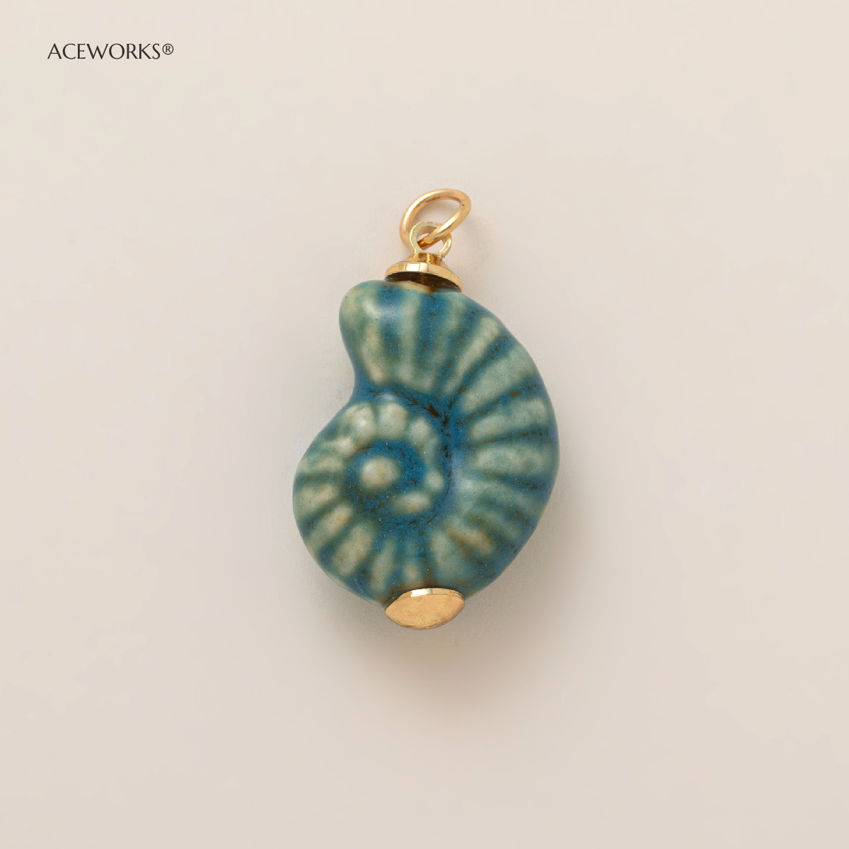 Blue conch pendant-Gold