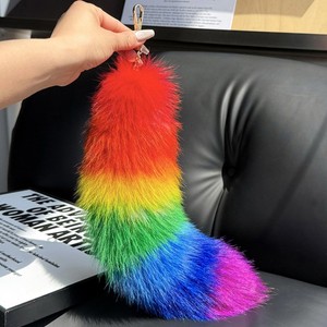 Flauschiger Regenbogen-Fuchsschwanz Schlüsselanhänger Anhänger Taschenanhänger Schlüsselhalter aus Naturfell Werbegeschenk im Street-Style für - Product Image 3