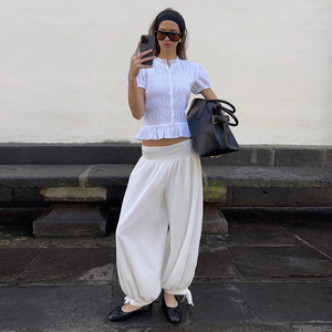 Cintura elástica, corte holgado, pantalones blancos estilo farol. Pantalones finos minimalistas informales de verano. - Product Image 6