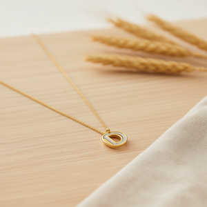 Collar con colgante de letra D de acero inoxidable de 1,9 cm de un solo lado para mujer - Product Image 2