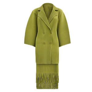 女装批发三宅百褶套装一码适合所有流苏上衣和裙子两件套正式女士时装套装 - Product Image 1