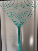 Panneau suspendu perlé coloré unique, séparateur de pièce ornemental pour la décoration d'expositions, fond de studio et décoration de porche