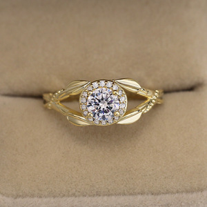 Anello con Foglia di Vite e Cristalli per Donne, Tono Dorato, Elegante Accessorio Moda per Uso Quotidiano - Product Image 3