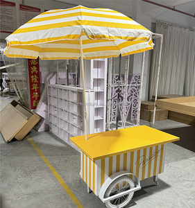 Chariot de bonbons d'événement jaune Chariot de mariage doux en acrylique autoportant avec parapluie Chariot de collation mobile carré personnalisé pour les événements - Product Image 1