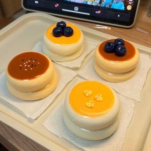 Soufflé aux fraises et myrtilles avec boue collante extra-épaisse semblable au silicone, jouet anti-stress - Product Image 4